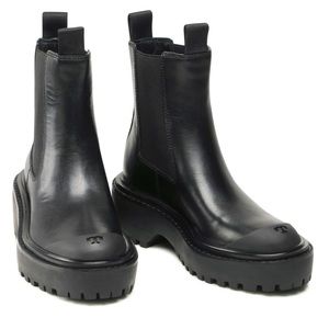 Tory Burch Chelsea lug boots